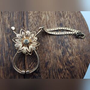 Antique glove clip finery accessories 😍‎